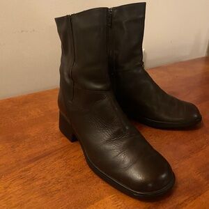 Santana Chocolate Brown  Leather comfy thermal  ankle boots - Sq. Toe sz 7